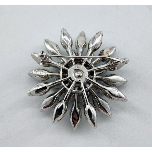 STUNNING VTG Signed Crown Trifari Layered Rhinestone Marquise Flower Brooch Pin - Picture 2 of 3